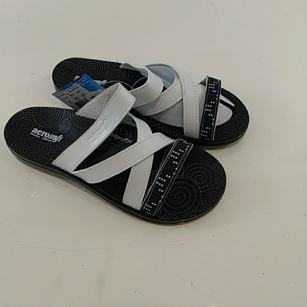 Aerosoft Womens Tzar Sandal, Black and White - New